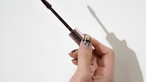 カールキープするマスカラ